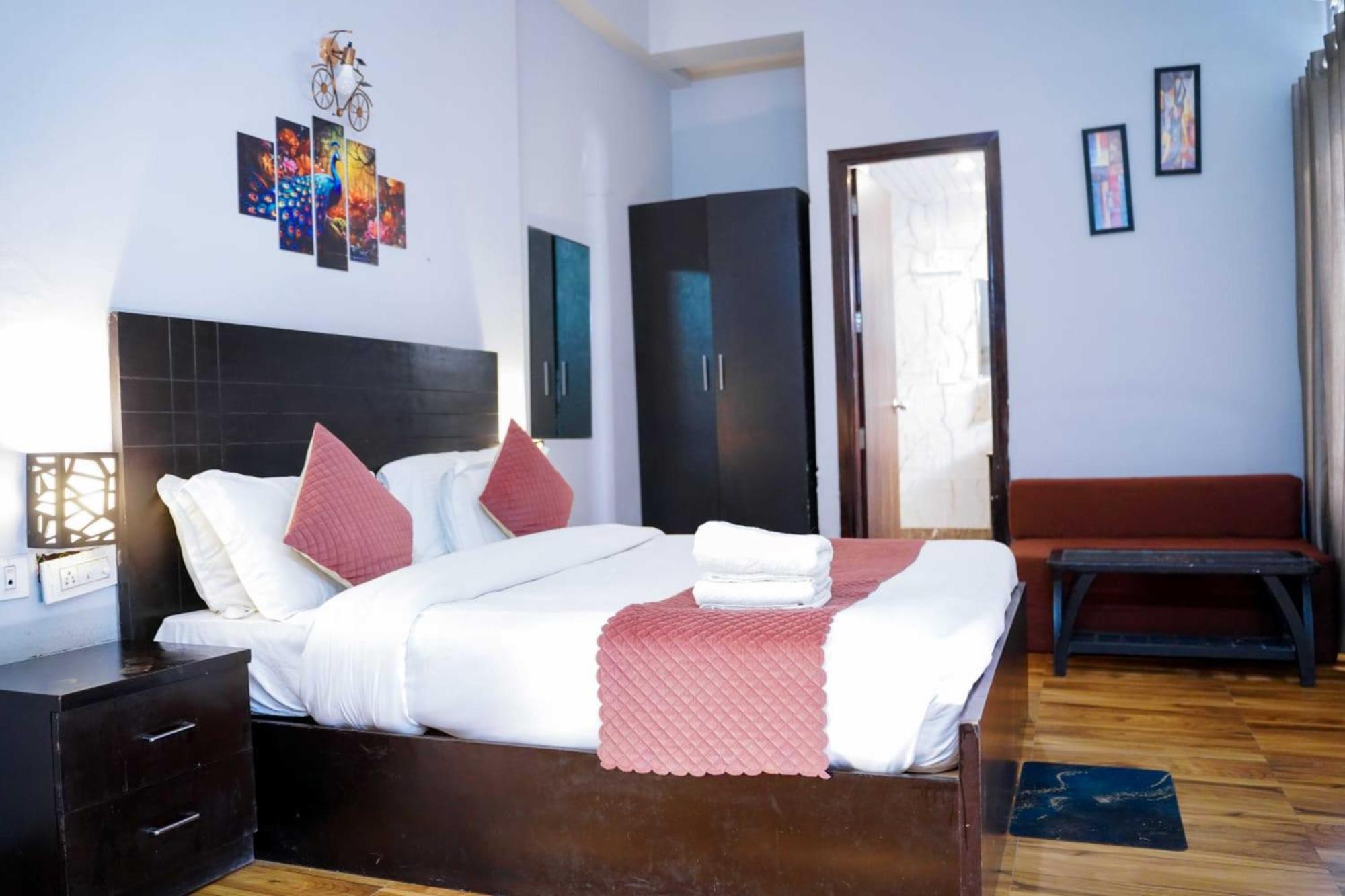 Vrindavan Dreams Hotel And Suites Exterior foto