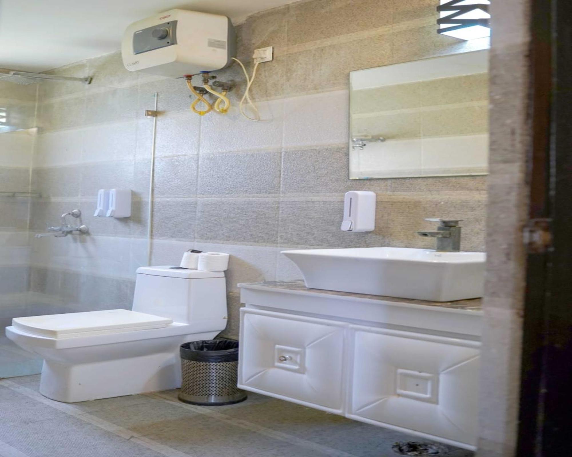 Vrindavan Dreams Hotel And Suites Exterior foto