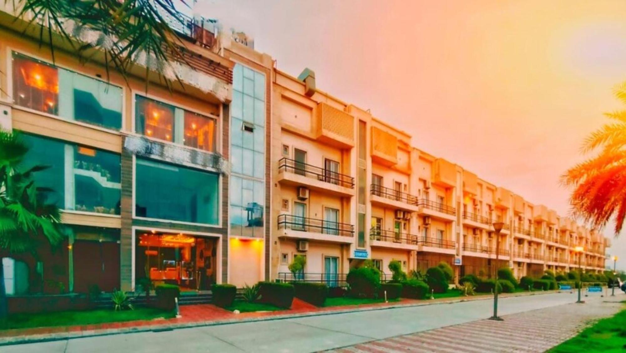 Vrindavan Dreams Hotel And Suites Exterior foto